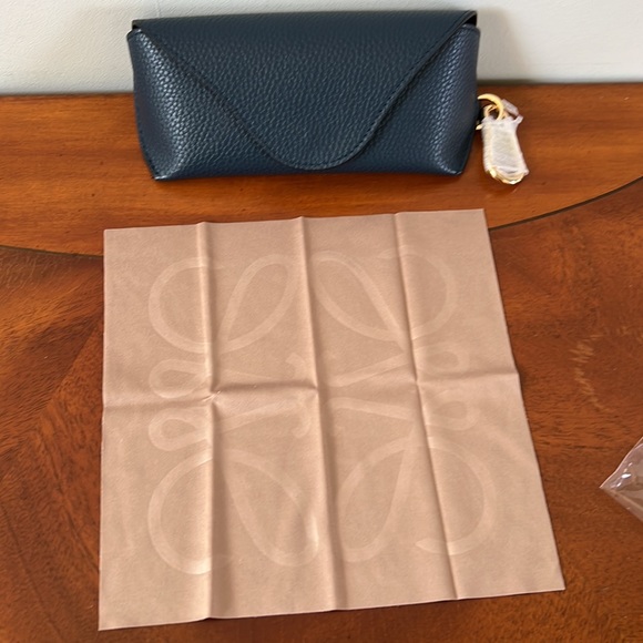 LOEWE leather sunglasses case, NWT - Picture 4 of 7